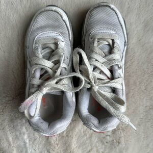 Nike Air Max Boys White Low-Top Sneakers with Mesh Upper and Padded Tongue